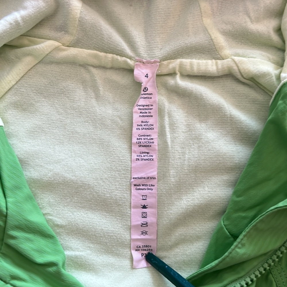 Lululemon “street to studio” Vibrant Green Hooded Jacket size 4 - Picture 2 of 7